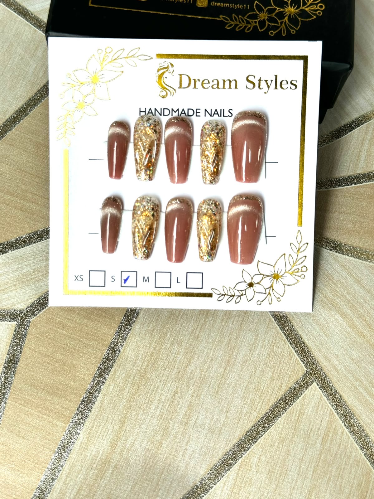 Cat Eye Marbal Gold Hand Made Nail