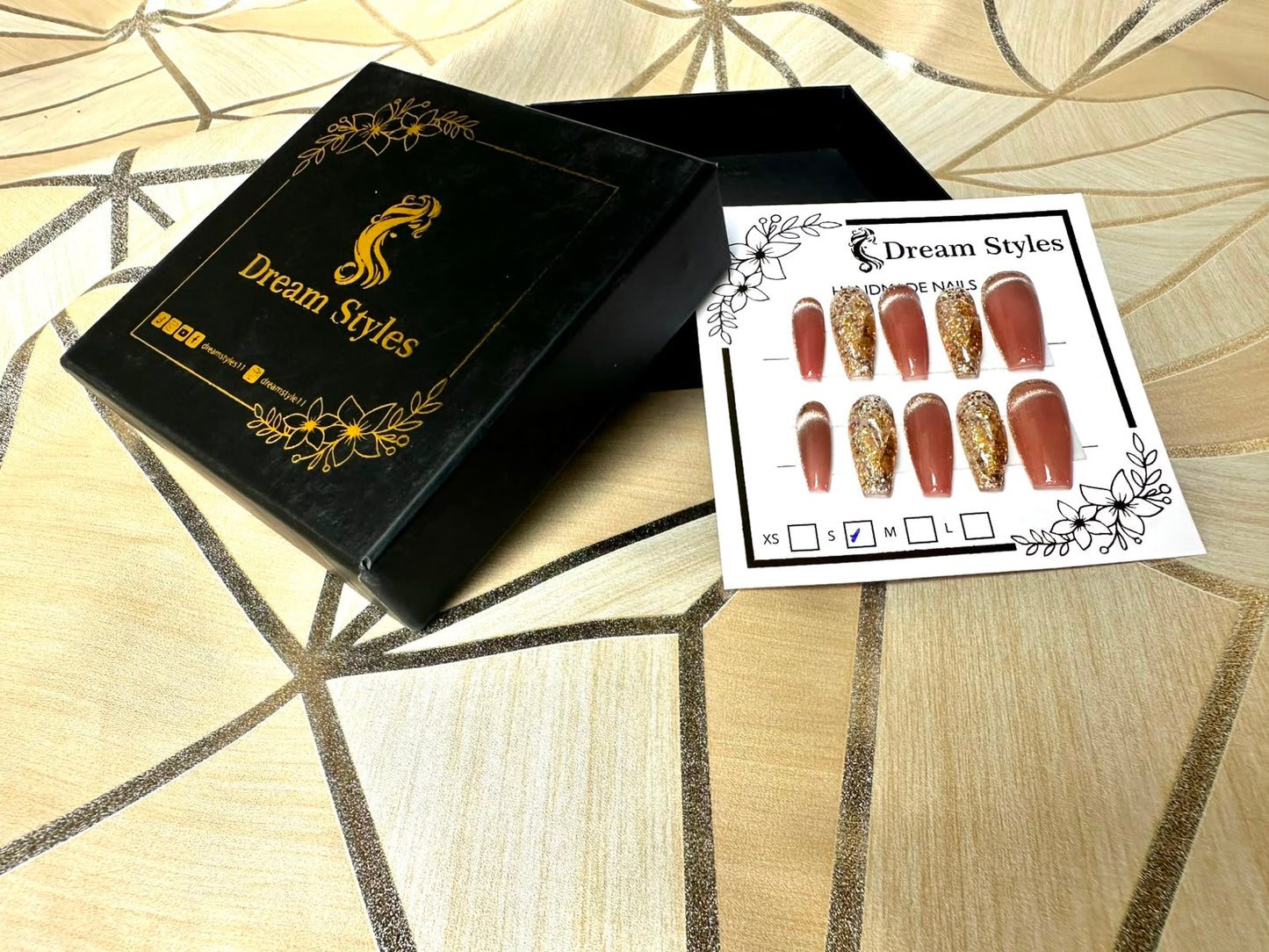 Cat Eye Marbal Gold Hand Made Nail